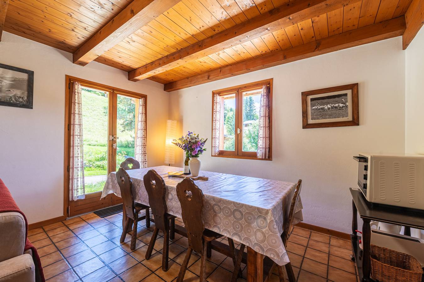 Appartement entier, Appartement 'L'Hermine, Piscine Et Aire De Jeux' avec vue sur les montagnes, terrasse et Wi-Fi in Crest-Voland, Région d'Albertville