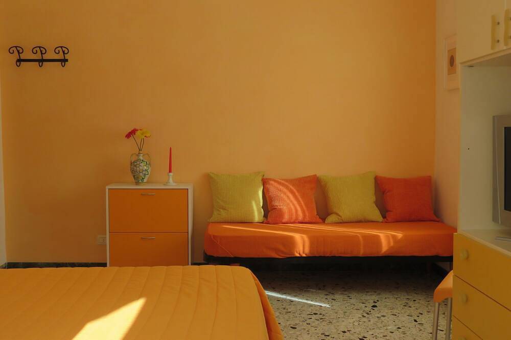 Ganze Wohnung, Close to the Cinque Terre with mooring for 2 + 1 beds in Montemarcello, Ameglia Gemeinde