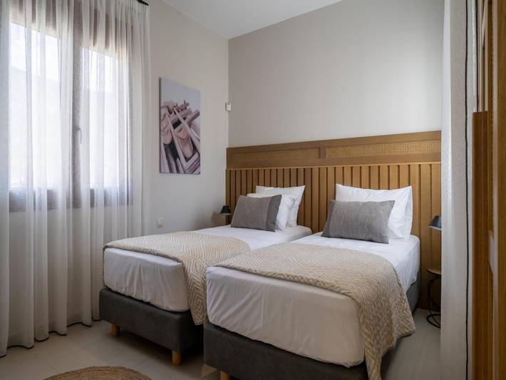 Location de vacances pour 12 personnes, avec jardin ainsi que piscine et terrasse, adapté aux familles à Agios Nikolaos - 3