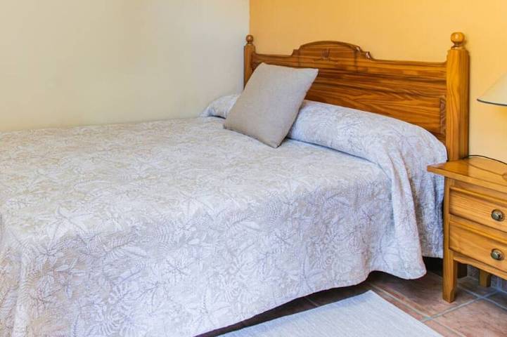 Intimate Retreat in the Pyrenees Garden & Parking in Sabiñánigo, Aragonesische Pyrenäen