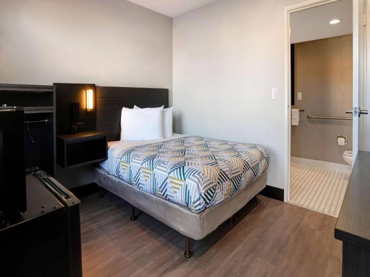 Apartamento entero, 1 cama tamaño queen No fumadores, microondas in Eureka, California North Coast