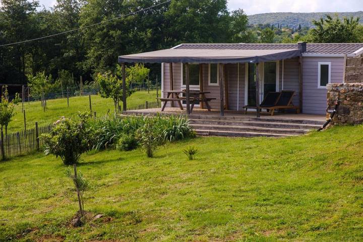 Camping pour 4 personnes, avec Terrasse ainsi que Jardin et Vue