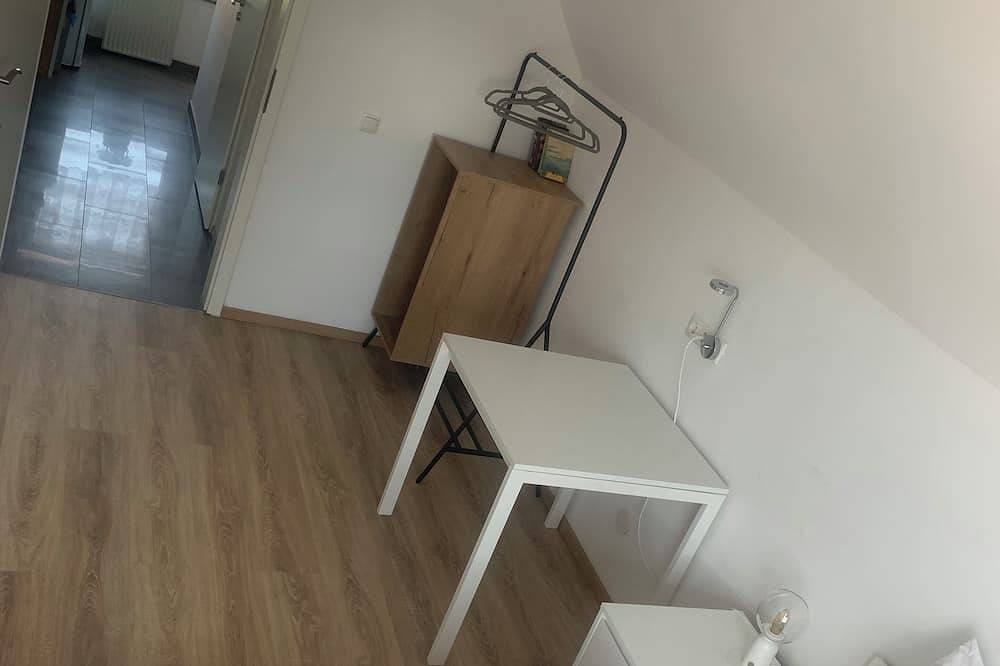 Ganze Wohnung, 1 Zimmer im Einfamilienhaus mit Garten.( Neue Sanierung) in Magdeburg, Elbe-Börde-Heide