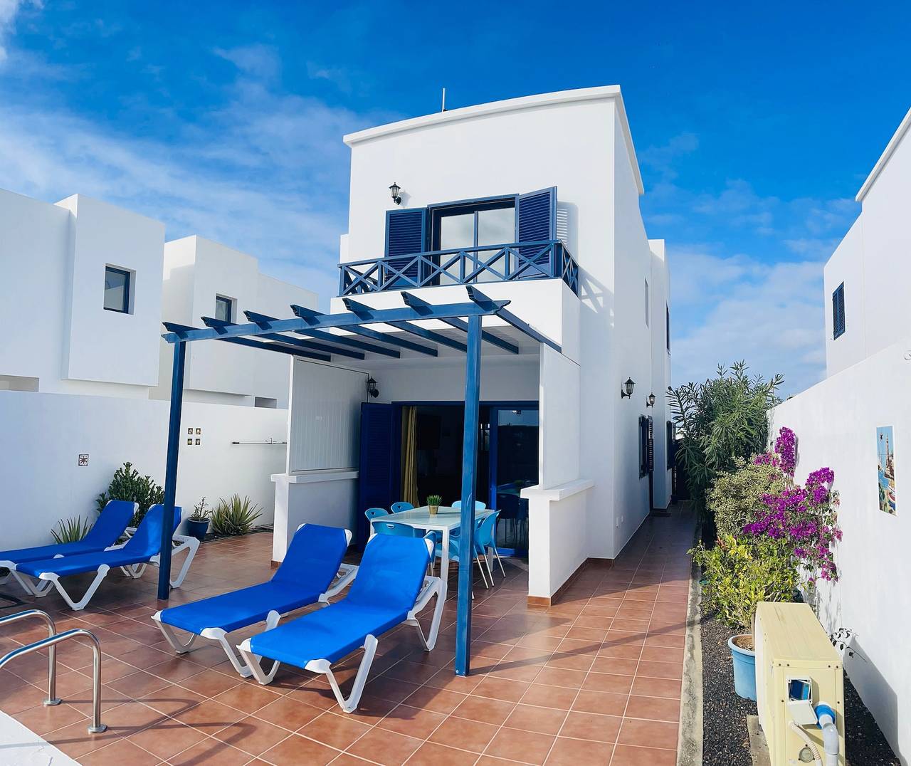 Villa vacacional 'Casa Ventosa' con piscina privada, terraza privada y Wi-Fi in Playa Blanca, Yaiza