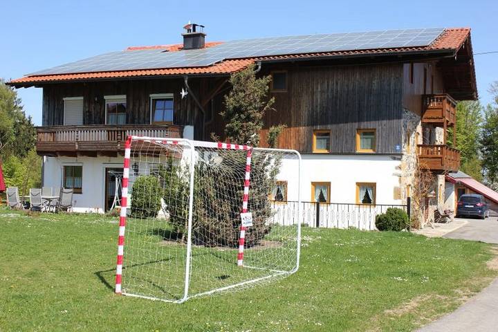Ganze Ferienwohnung, Ferienwohnungen Esterer - Ferienwohnung Eg, 50 m², separates Schlafzimmer 2 Pers., Du/Wc, Liegewiese in Teisendorf, Bayerische Alpen
