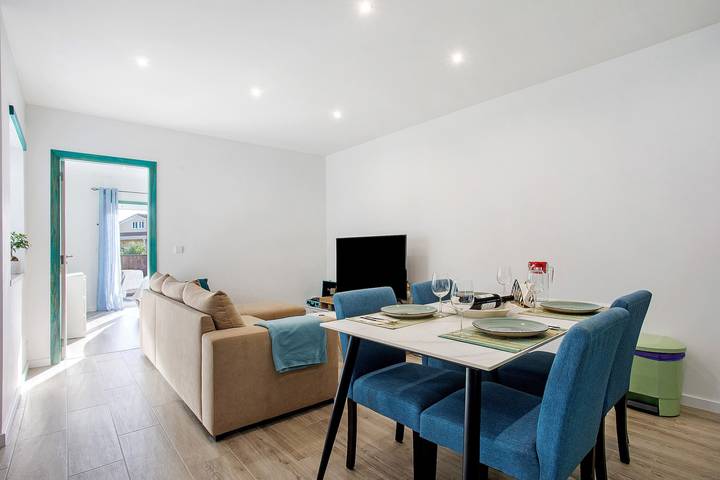 Holiday Home 'Vintage Gonçalo Lagoa Stay' with Private Terrace, Private Garden and Wi-Fi in Nadadouro, Leiria District
