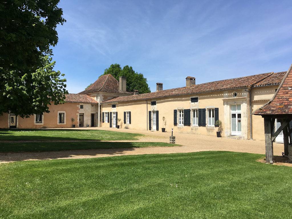 Appartement entier, Gîte Les Hirondelles in Grignols, Périgord Blanc