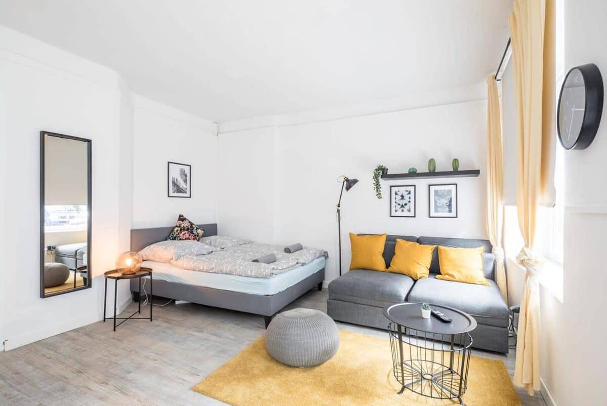 Ganze Wohnung, Two Bedroom Apartment and Bathrooms in Eimsbüttel Hamburg, Hamburg
