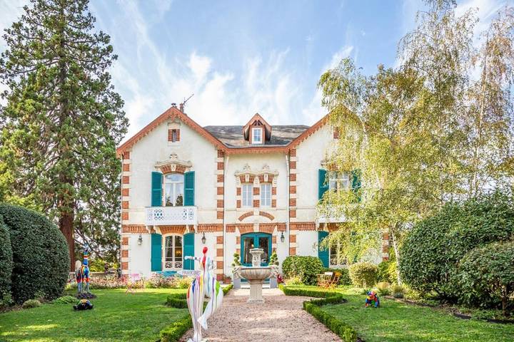 Chambre d’hôte pour 3 personnes, avec Balcon et Terrasse ainsi que Jardin et Vue à Bourges