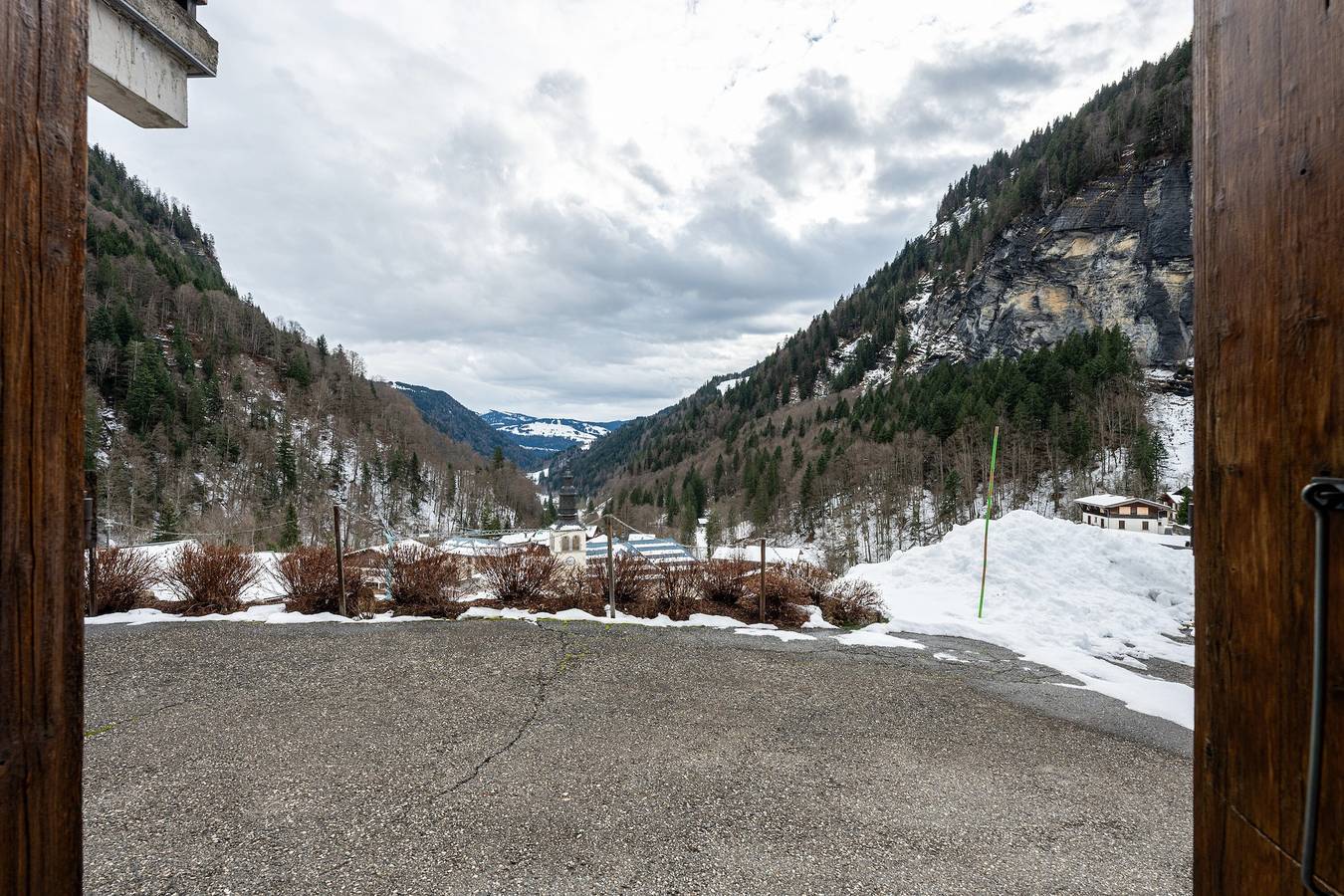 Apartamento entero, Apartamento 'Bergeronnette' con vistas a la montaña, terraza compartida y Wi-Fi in La Giettaz, Albertville region
