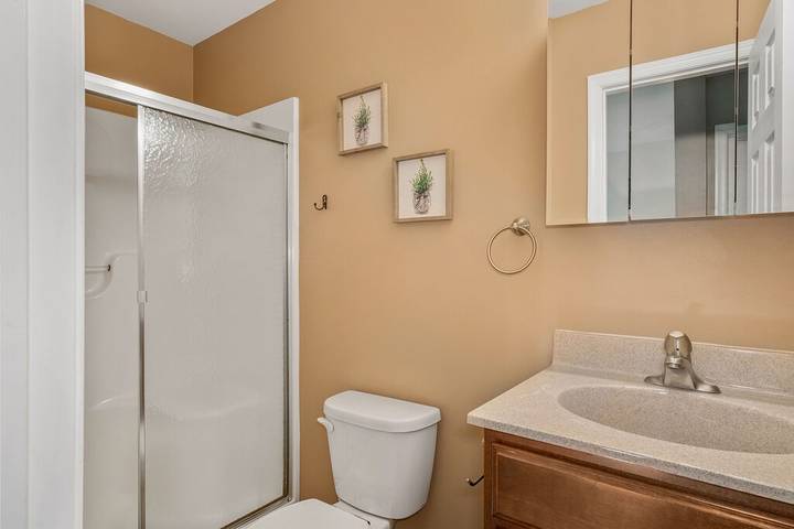 Vacation house for 14 people, with terrace and hot tub as well as pool in Pocono Mountains