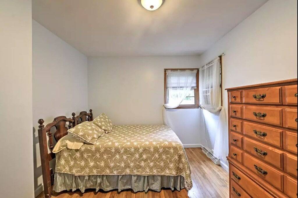 Ganze Wohnung, Family friendly yard, with deck and gas Bbq. The perfect place to relax and enjoy Narragansett! in Narragansett Pier, Narragansett