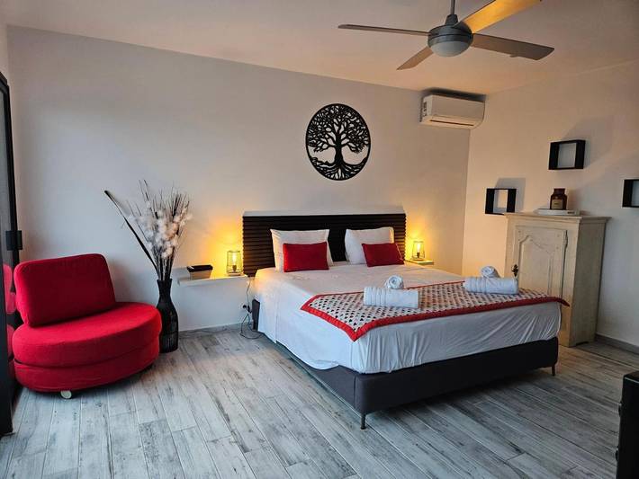 Chambre d’hôte pour 2 personnes, avec vue ainsi que terrasse et piscine