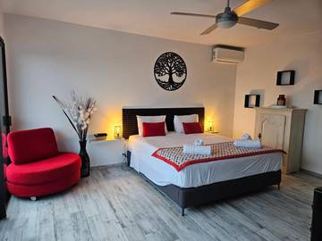 Chambre d’hôte pour 2 personnes, avec terrasse ainsi que vue et piscine à Nouméa