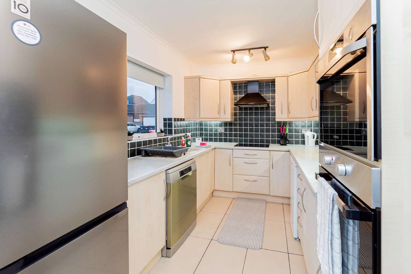 Modern 4 Bedroom House w Parking in Milton Keynes in Milton Keynes, South East England