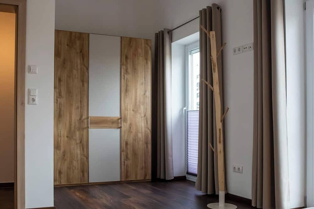 Ganze Wohnung, Ferienwohnung Magnolie bis 4 Personen, Balkon, 104 qm in Waging am See, Rupertiwinkel