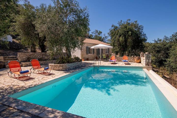 Villa for 4 people, with terrace and garden in Paxos
