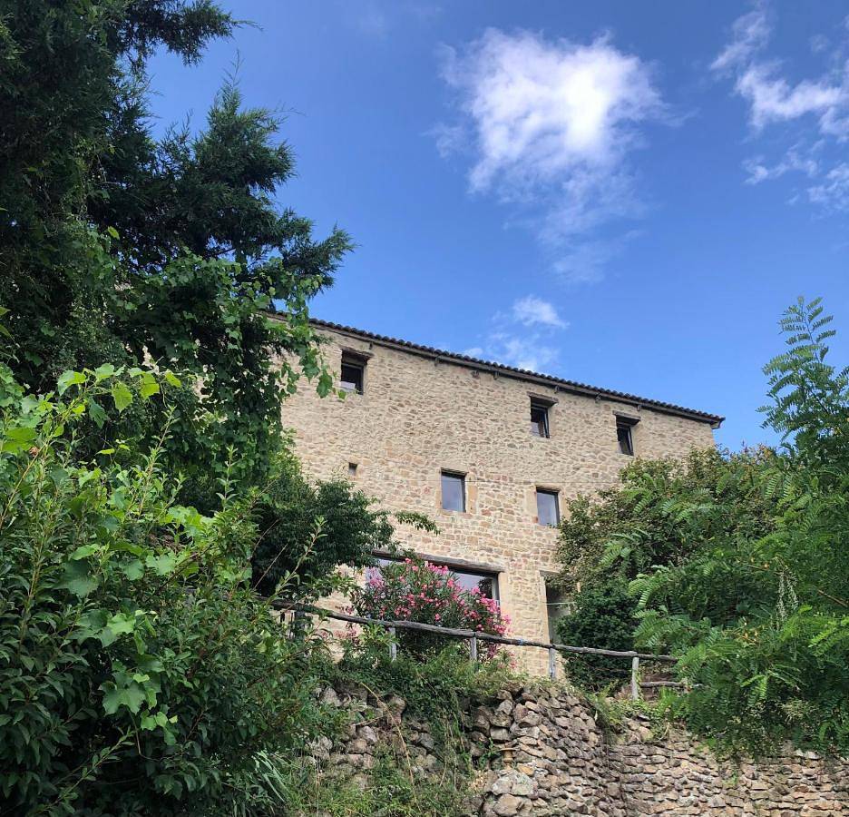 Appartement entier, La Châtaigne Perchée, piscine et nature in Chirols, Parc naturel régional des Monts d'Ardèche