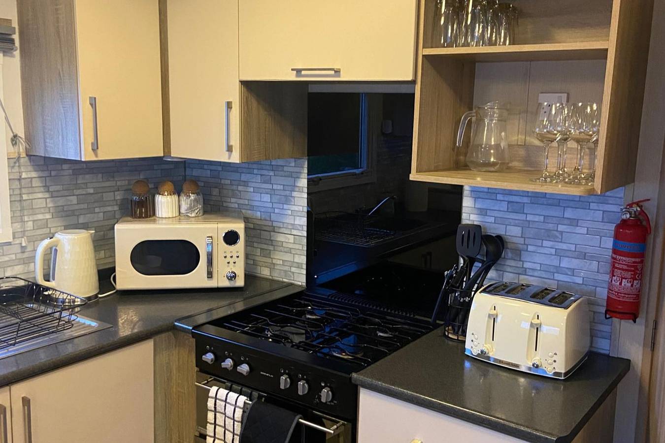 Seaside Retreat-Sleeps 8-Free Parking in Lancashire