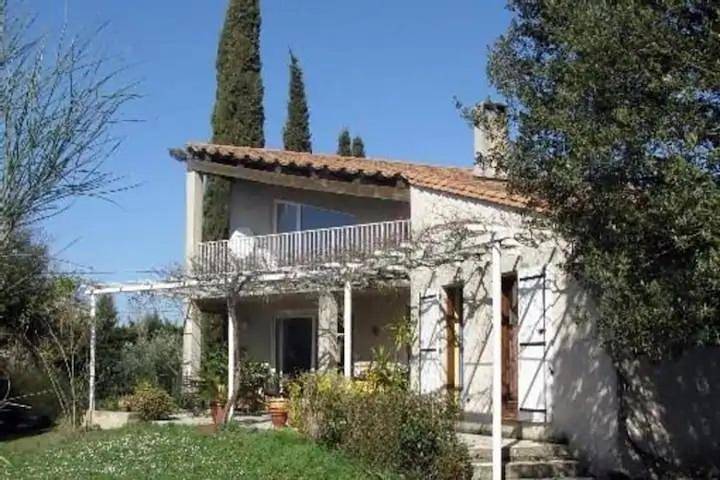Appartement de vacances pour 2 personnes, avec Terrasse et Jardin ainsi que Piscine et Vue à Ventenac-Cabardès
