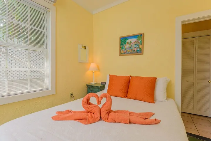 Villa for 2 people, with terrace and pool as well as hot tub - 1