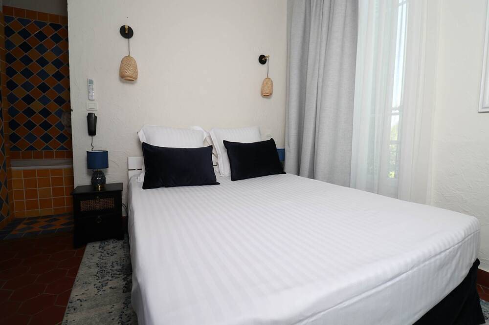 La Villa Roseraie , Hotel Familial Ouvert Toute L Annee Animaux Acceptes in Vence (Alpes Marítimos), Region de Cannes