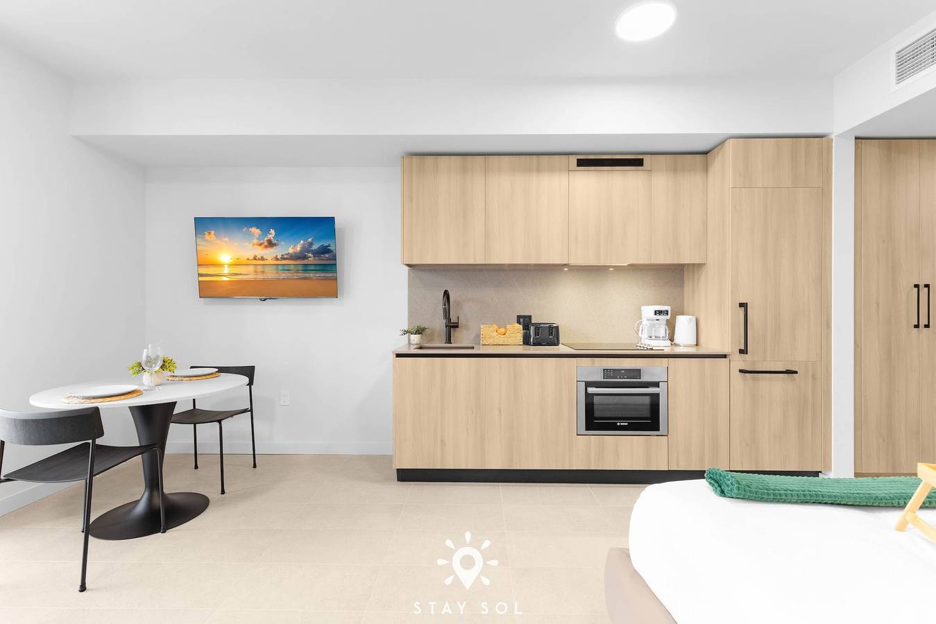 Apartamento inteiro, Floor-to-Ceiling Light Chic Miami Studio in Miami, Flórida