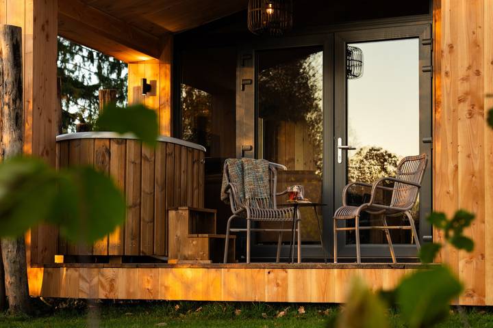Ferienhaus für 2 Personen, mit Balkon/Terrasse und Whirlpool sowie Terrasse und Sauna in Uden