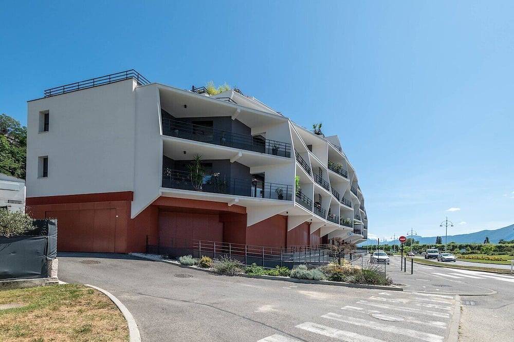 Entire apartment, Apartment-Private Bathroom-Apartment in Aix-les-Bains, Chambéry region