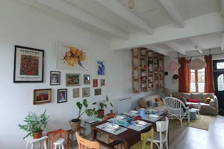 Gîte pour 6 personnes, avec jardin à Guerlesquin