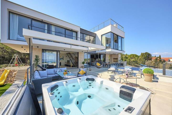 Ferienhaus für 14 Personen, mit Terrasse und Whirlpool sowie Sauna, mit Haustier auf Pasman