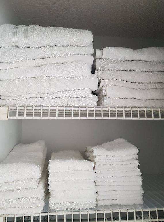 Ganze Wohnung, Im Herzen von Ocean Village. Mit privatem Strand, Tennis, Golf, Pools, etc ... in Fort Pierce, Hutchinson Island