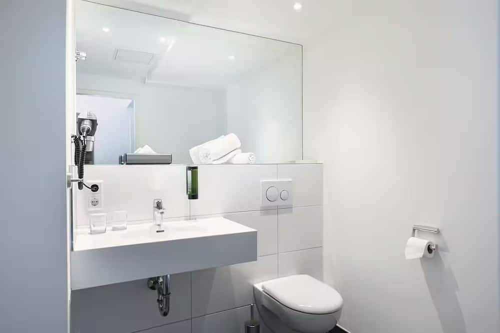 Boutique City Escape | Superior Twin | Near Porsche Museum | Pet Friendly Stay in Stuttgart, Stuttgart Region