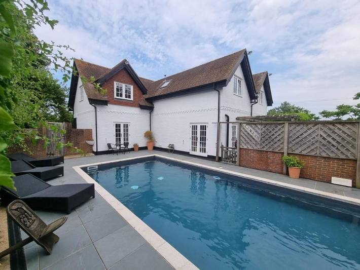 Holiday rental for 12 people, with Terrace and Garden as well as Pool and View in Lyndhurst