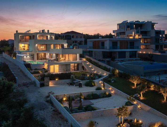 Villa pour 9 personnes, avec piscine et jardin ainsi que sauna et vue, animaux acceptés à Jezera