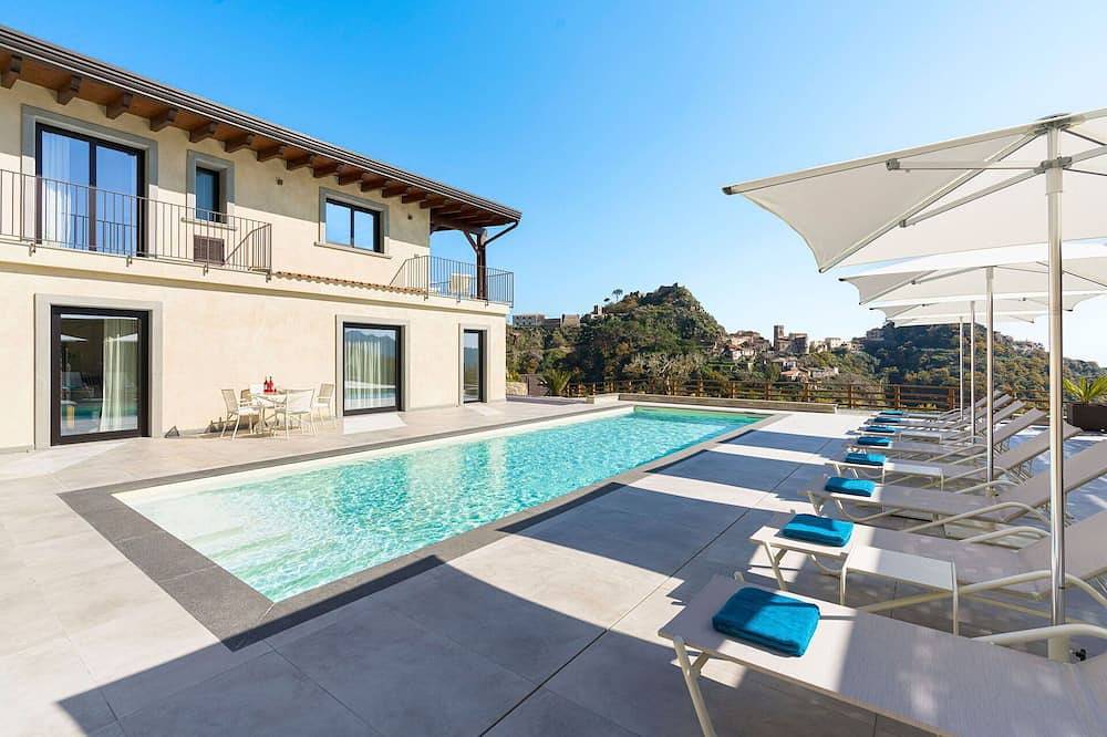 Villa in Savoca with 5 bedrooms sleeps 10 in Savoca, Messina Province