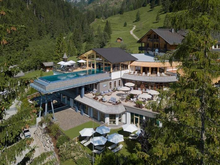 Chalet für 2 Personen, mit Balkon und Whirlpool sowie Terrasse und Garten in Lesachtal