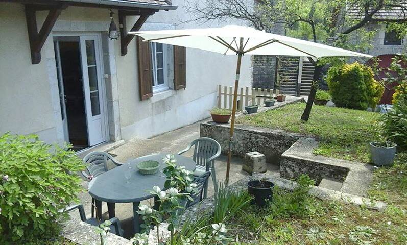 Location de vacances pour 5 personnes, avec vue et jardin dans Mesnay - 2