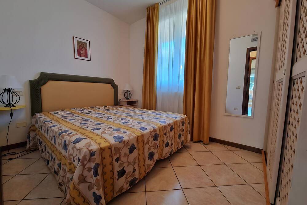 Geheel appartement, Appartement 'Rex Lo Scoglietto - Bilocale 29' met gedeeld zwembad, privéterras en Wi-Fi in Castiglione della Pescaia, Provincie Grosseto