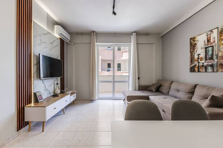 Appartamento per 4 persone, con balcone, adatto a famiglie con bambini a Durazzo