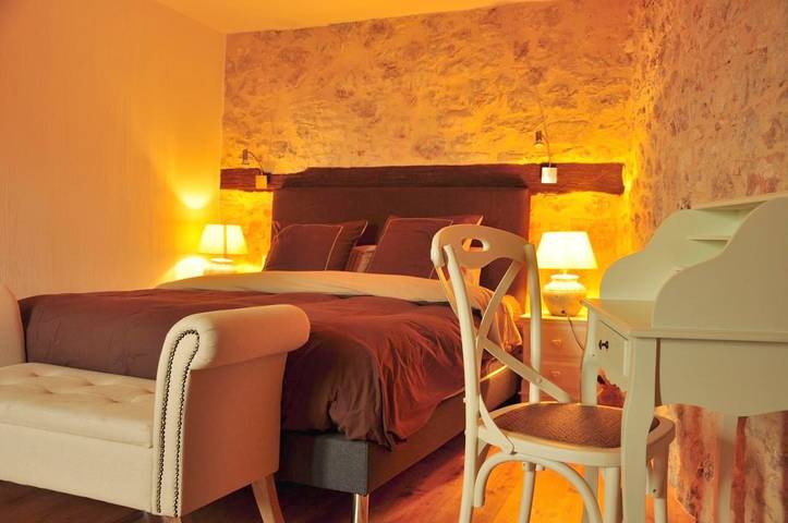 Location de vacances pour 2 personnes, avec Terrasse et Jacuzzi ainsi que Jardin et Sauna à Concots