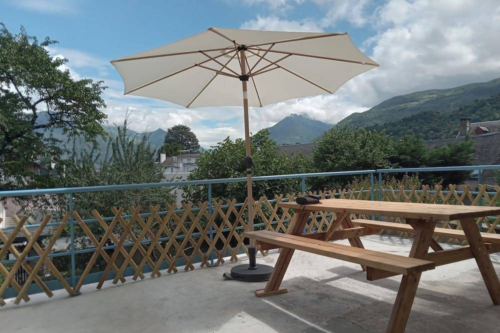 Entire apartment, Apartment at the foot of the Pyrenees with a large terrace overlooking the mountains in Argelès-Gazost, French Pyrenees