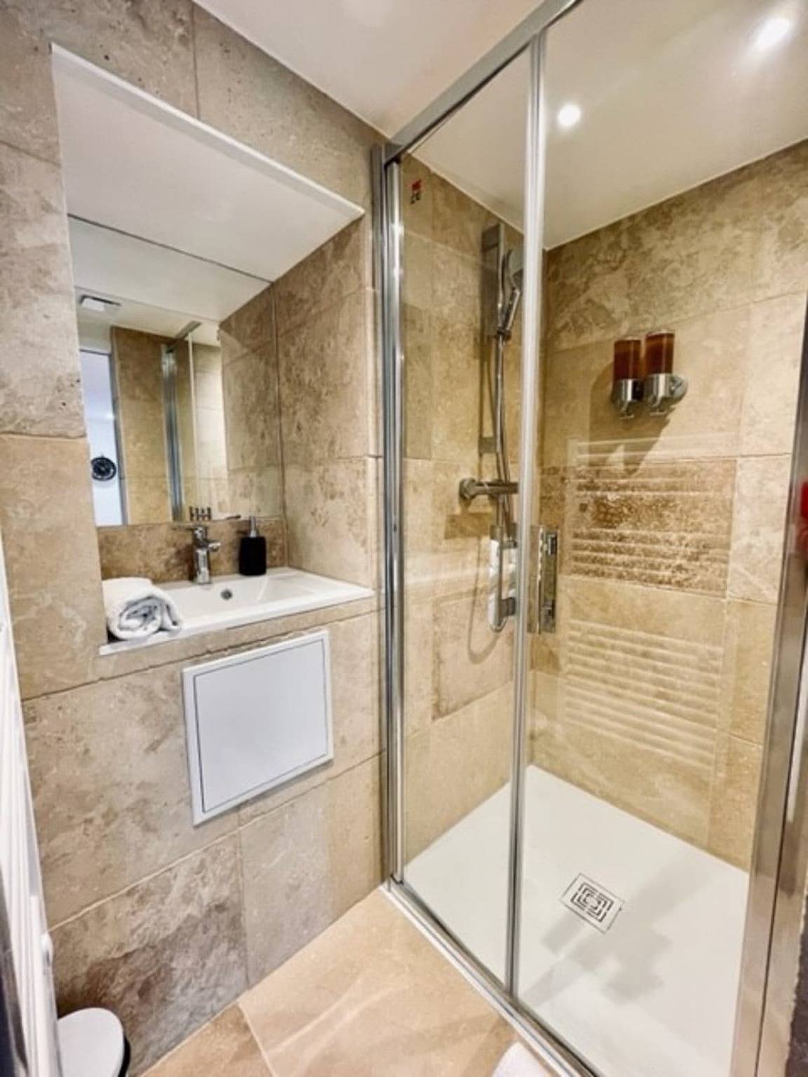 Entire studio, Ben Nevis charming studio in the heart of the lively life of the Pré Carré  in Annecy, Annecy region