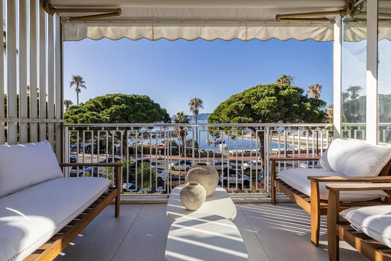 Appartement entier, Ref 1979 - Cannes Palm beach- Sea view apartment for rent in Cannes, Côte méditerranéenne (France)