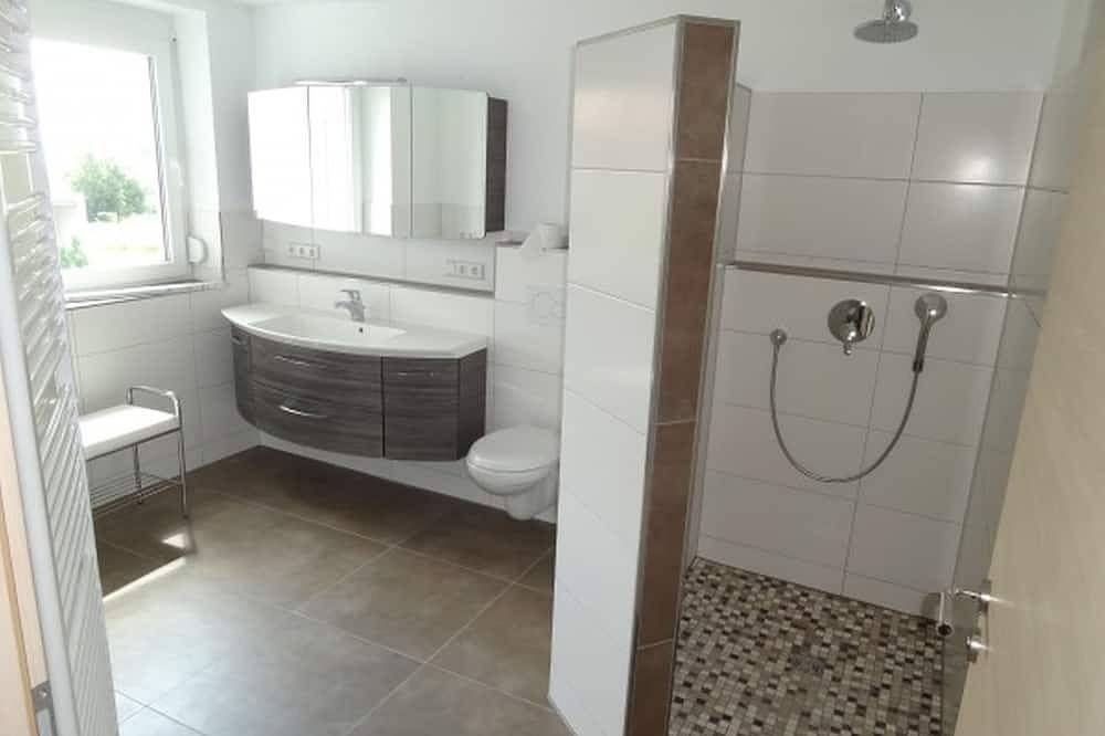 Ganze Wohnung, Ferienwohnung Löwenzahn, 83qm, 2 Schlafräume, max. 4 Personen in Ravensburg, Oberschwaben