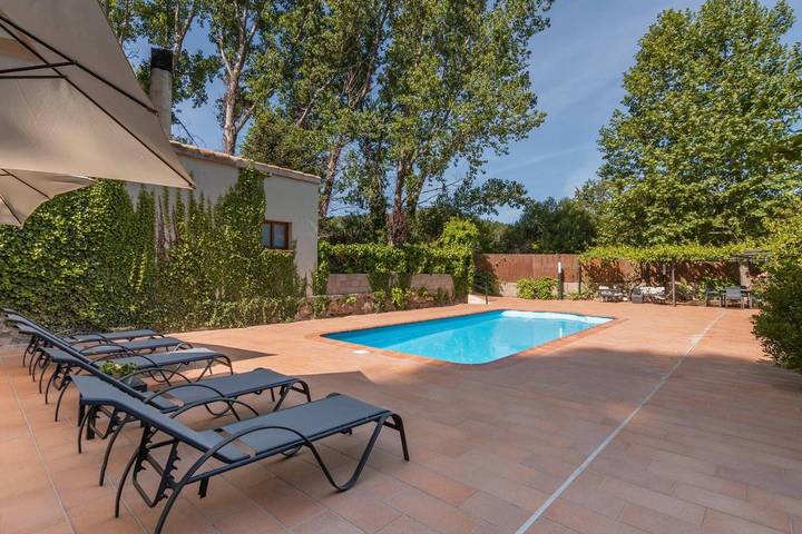 Casa rural para 12 personas, con piscina y jardín en Albentosa