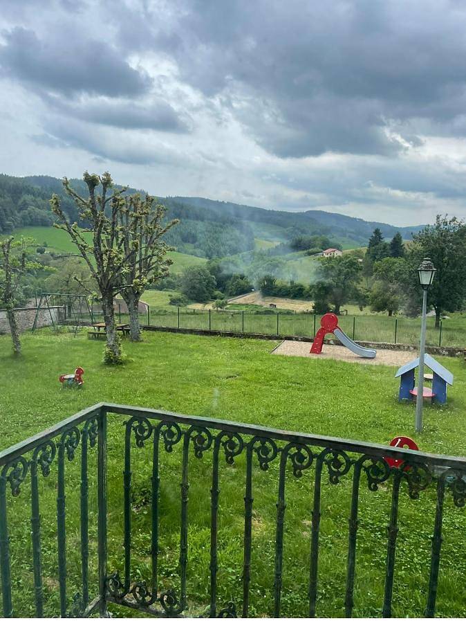 Hôtel pour 2 personnes, avec vue et jardin, animaux acceptés dans Saint-Bonnet-le-Troncy - 3