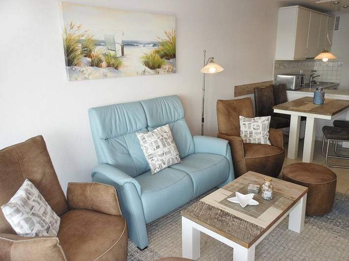 Ganze Wohnung, Kaiserhof Ferienwohnung mit Meerblick, Balkon & 80 m zum Strand in Grömitz, Ostholstein