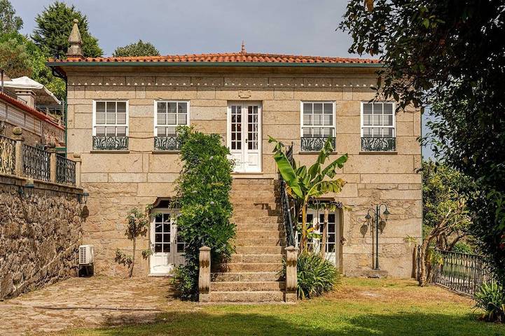 Location de vacances pour 14 personnes, avec jardin ainsi que balcon et piscine dans Barroselas