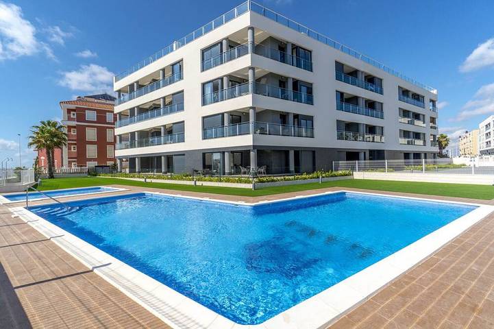 Ferienhaus für 4 Personen, mit Balkon und Terrasse sowie Garten und Pool